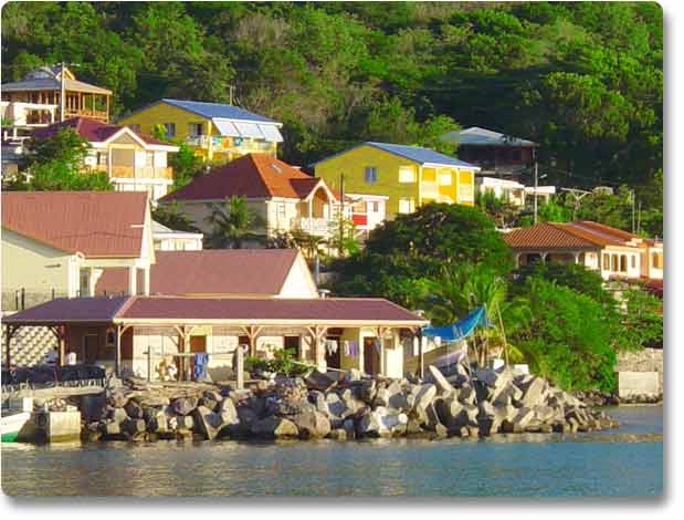 Vue sur nos g�tes Batterie depuis le ponton du village